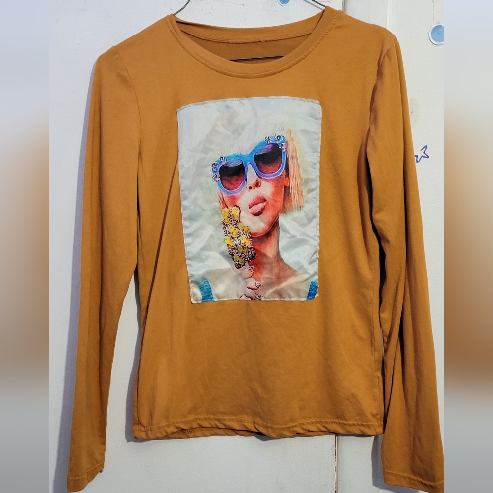 long sleeved shirt women Size Small